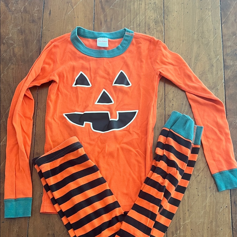 Hanna Andersson Orange and Black Pumpkin Pajama Set